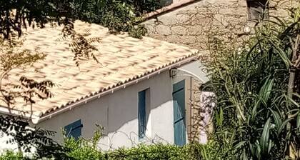 self-contained studio for 3 people in a picturesque and charming location