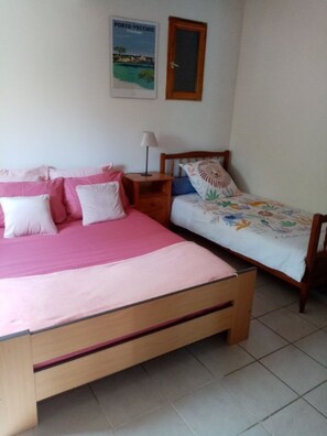 1 chambre, fer et planche à repasser, literie fournie