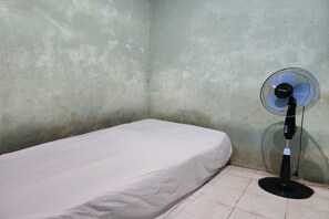Double Room | Bed sheets - Hotel O Jamil Homestay Syariah (Surabaya)