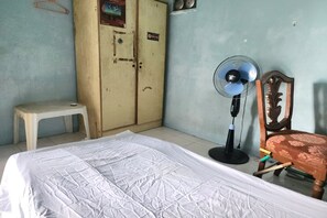 Double Room | Bed sheets - Hotel O Jamil Homestay Syariah (Surabaya)