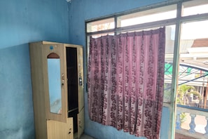 Double Room | Bed sheets - Hotel O Jamil Homestay Syariah (Surabaya)