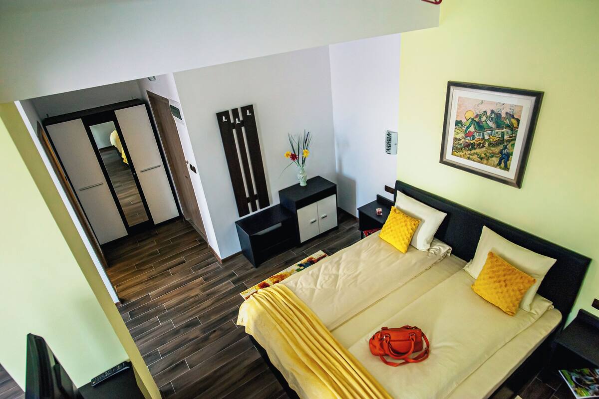 Family Studio | Hypo-allergenic bedding available, minibar, in-room safe, desk