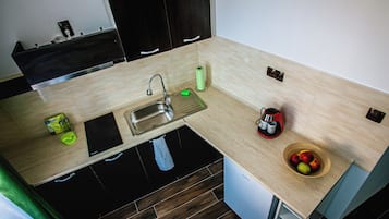 Family Studio Suite | Private kitchen