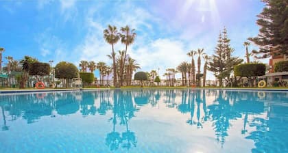 Beachfront Apartment, 4pers, El Paseo, A/C - WiFi