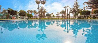 Beachfront Apartment, 4pers, El Paseo, A/C - WiFi