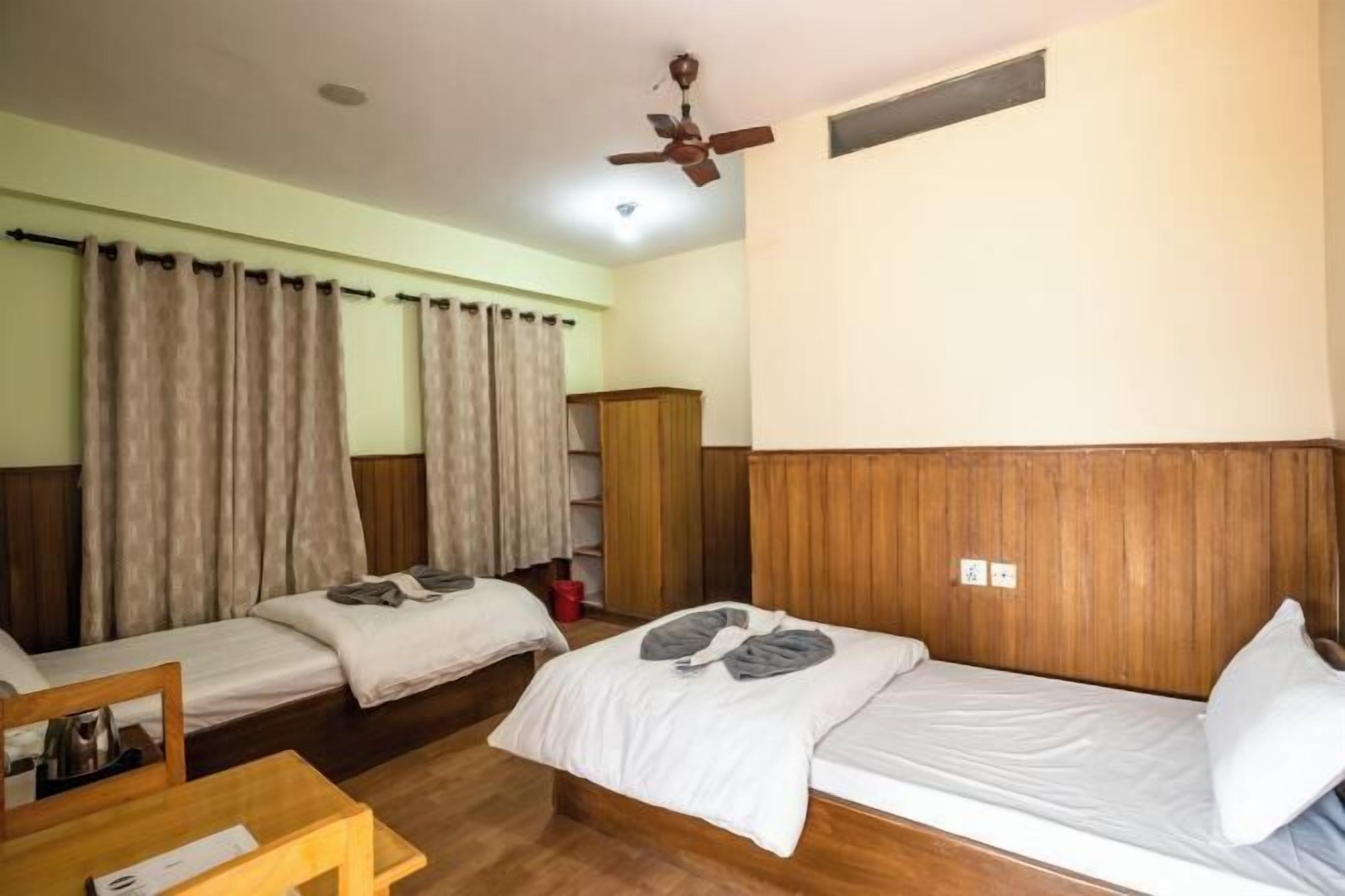 Hypo-allergenic bedding, desk, free WiFi, bed sheets