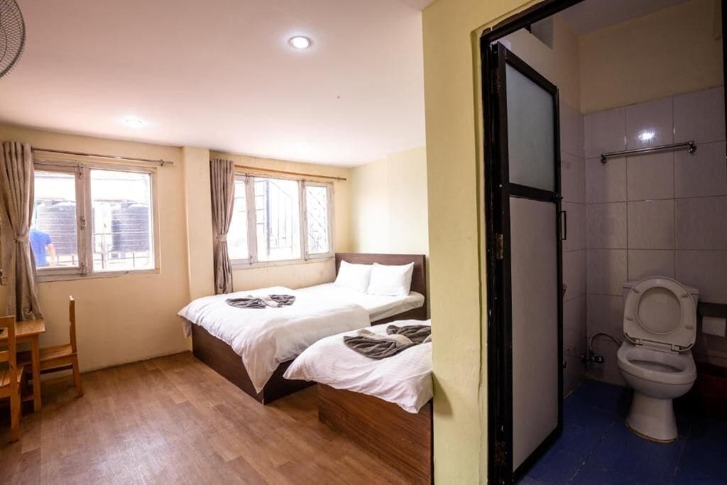 Standard Twin Room | Hypo-allergenic bedding, desk, free WiFi, bed sheets