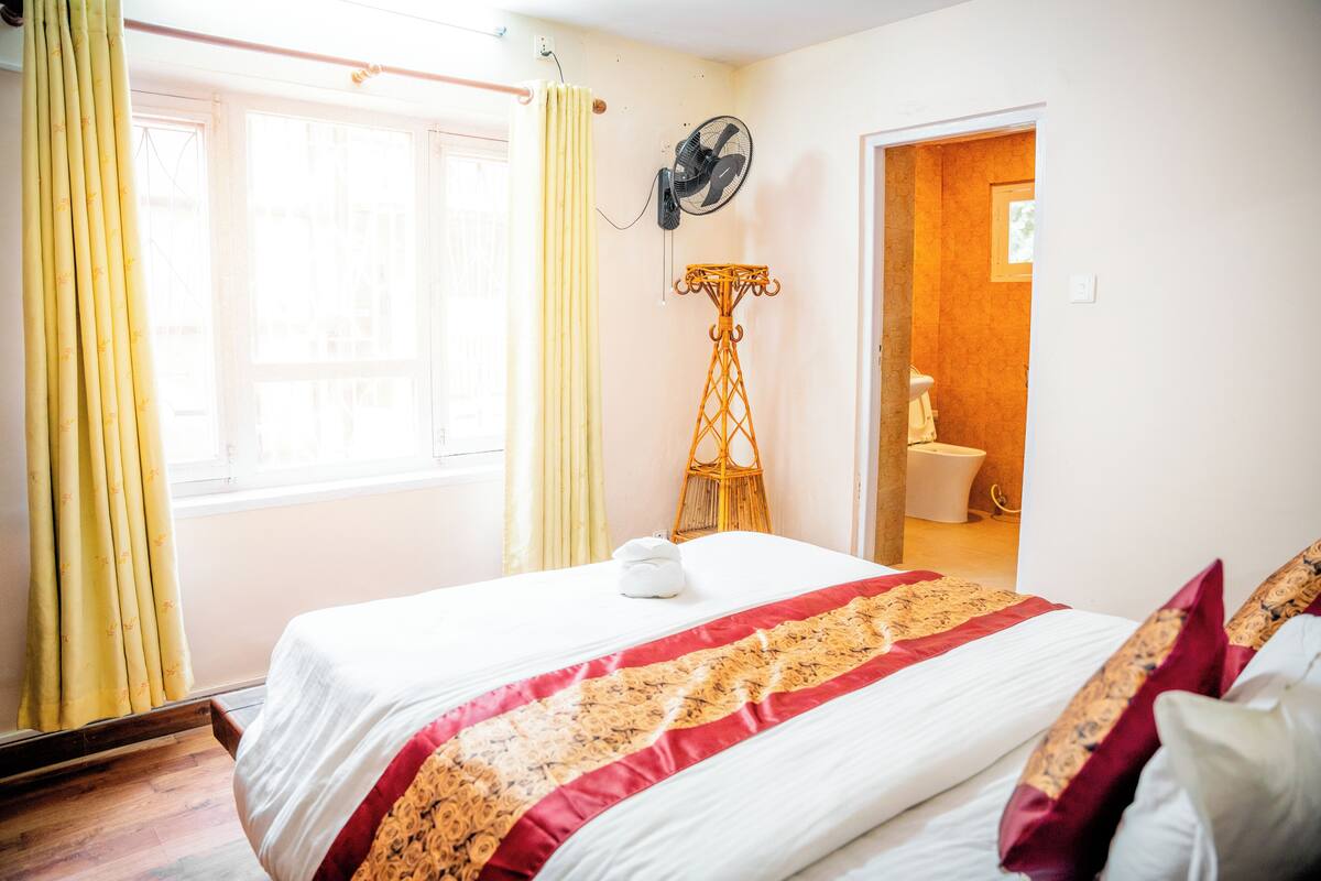 Deluxe Room with 1 Double Master Bed | เครื่องนอนป้องกันสารก่อภูมิแพ้, โต๊ะทำงาน, Wi-Fi ฟรี, ผ้าปูที่นอน