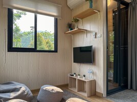 Deluxe Double Room | Living area | LED TV