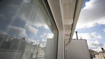 Superior-Doppelzimmer, Stadtblick | Terrasse/Patio