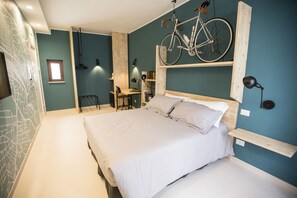 Luxe tweepersoonskamer, uitzicht op de stad | Een kluis op de kamer, geluiddichte muren, gratis wifi