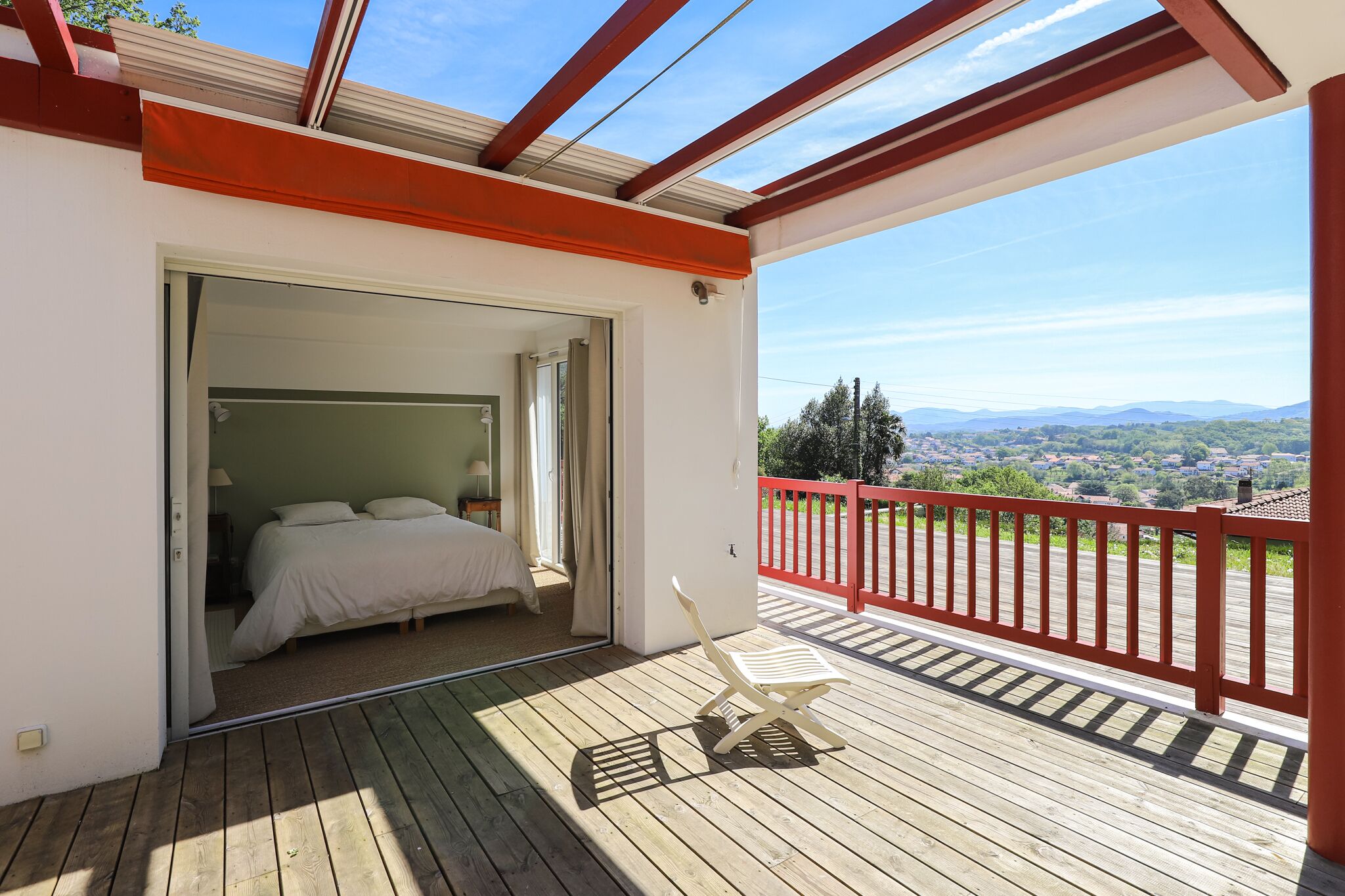 5 chambres, fer et planche à repasser, Wi-Fi, draps fournis