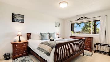 2 bedrooms, iron/ironing board, travel crib, free WiFi