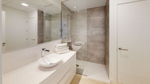 Douche, serviettes fournies