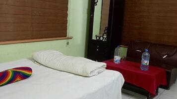 4 bedrooms, WiFi, bed sheets