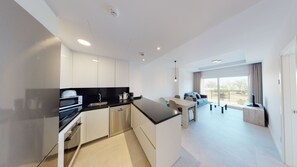 Réfrigérateur, micro-ondes, four, lave-vaisselle