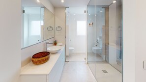 Shower, towels