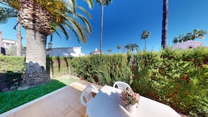 屋外ダイニングエリア