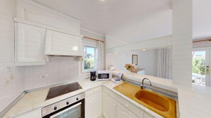 雪櫃、微波爐、焗爐、咖啡機/沖茶器