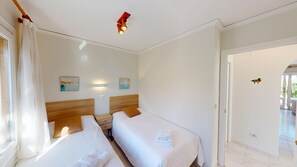 1 室のベッドルーム、アイロン / アイロン台、ベッドシーツ