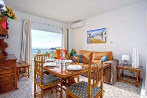 Dining - Seafront Apartment with Parking (Almuñécar)
