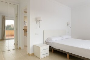 3 slaapkamers, een strijkplank/strijkijzer, beddengoed