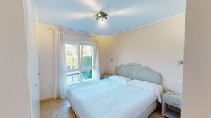 3 chambres, fer et planche à repasser, draps fournis