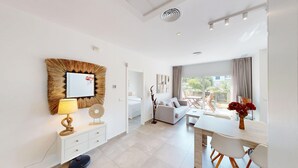 Interior - Nobilis by ON Travel (Oliva)