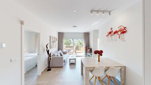 Interior - Nobilis by ON Travel (Oliva)