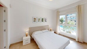 2 slaapkamers, een strijkplank/strijkijzer, gratis wifi, beddengoed
