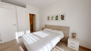 3 bedrooms, iron/ironing board, free WiFi, bed sheets