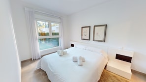 3 bedrooms, iron/ironing board, free WiFi, bed sheets