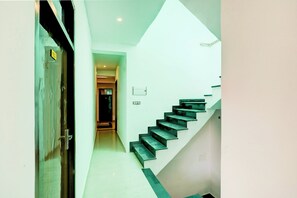 Lobby - OYO Flagship Hotel Aditya Residency  (Varanasi)