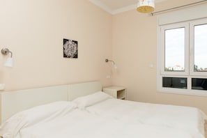 3 dormitorios, tabla de planchar con plancha, wifi gratis y ropa de cama
