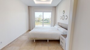 3 室のベッドルーム、アイロン / アイロン台、WiFi (無料)、ベッドシーツ