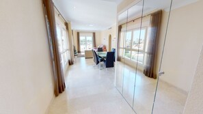 Interior - Caddie by ON Travel (Oliva)