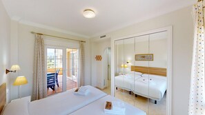 1 dormitorio, tabla de planchar con plancha, wifi gratis y ropa de cama