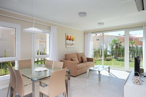 Unclassified image, 4 of 19, button