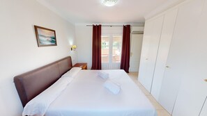 3 chambres, fer et planche à repasser, accès au Wi-Fi (inclus)
