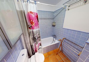 Shower, towels