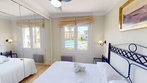 3 chambres, fer et planche à repasser, draps fournis