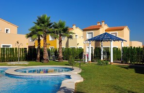 Pool - Svelte by ON Travel (Oliva)