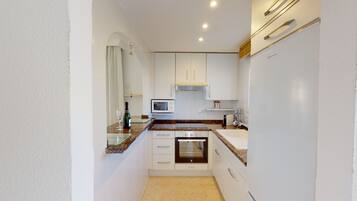 Réfrigérateur, micro-ondes, four, lave-vaisselle