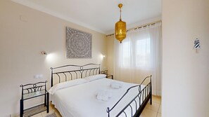 2 bedrooms, iron/ironing board, free WiFi, bed sheets - Birdie by ON Travel (Oliva)