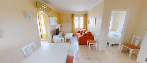 2 室のベッドルーム、アイロン / アイロン台、WiFi (無料)、ベッドシーツ