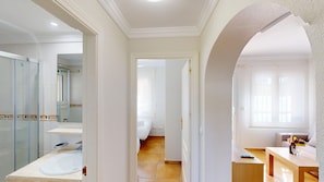 A modern bathroom with a glass shower enclosure, a sink, and a toilet. - Amaranto by ON Travel (Oliva)
