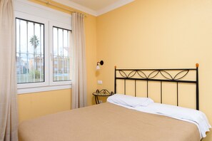 3 dormitorios, tabla de planchar con plancha, wifi gratis y ropa de cama