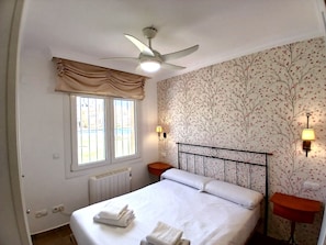 3 bedrooms, iron/ironing board, free WiFi, bed sheets