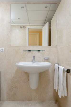 Shower, towels - Denia Beachfront apartment by ON Travel (Denia)