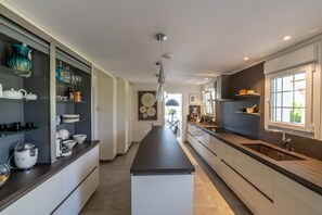 Kühlschrank, Mikrowelle, Ofen, Geschirrspüler
